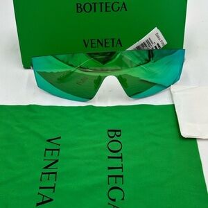Men's Bottega Veneta futuristic shield sunglasses .